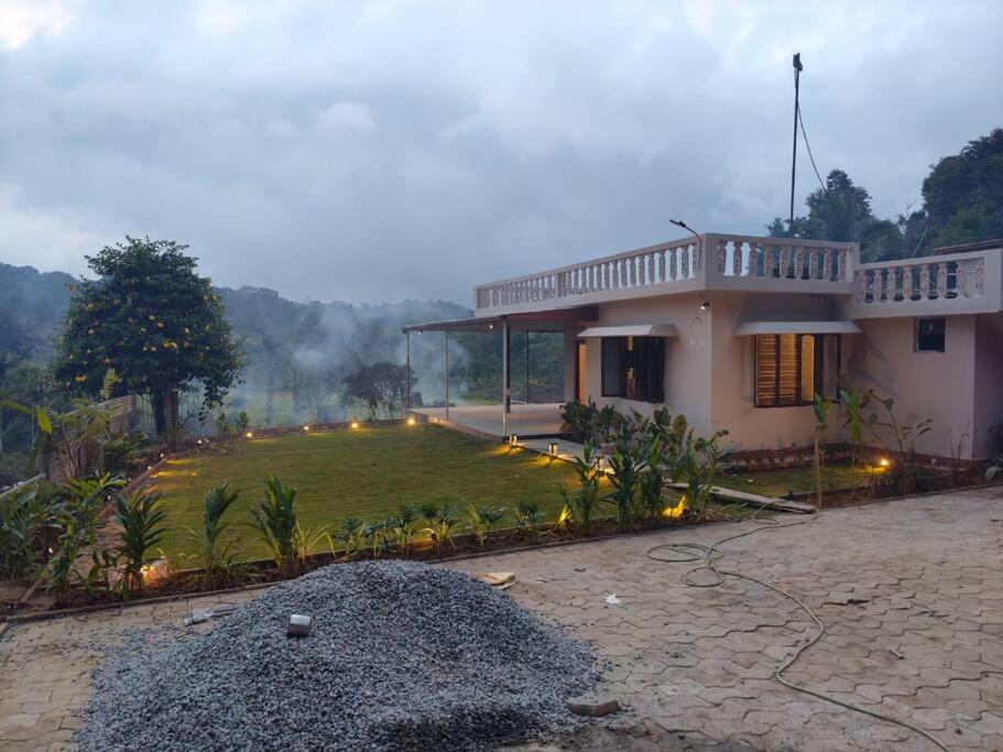 Songs Of The Treepie Villa Virajpet Exterior photo